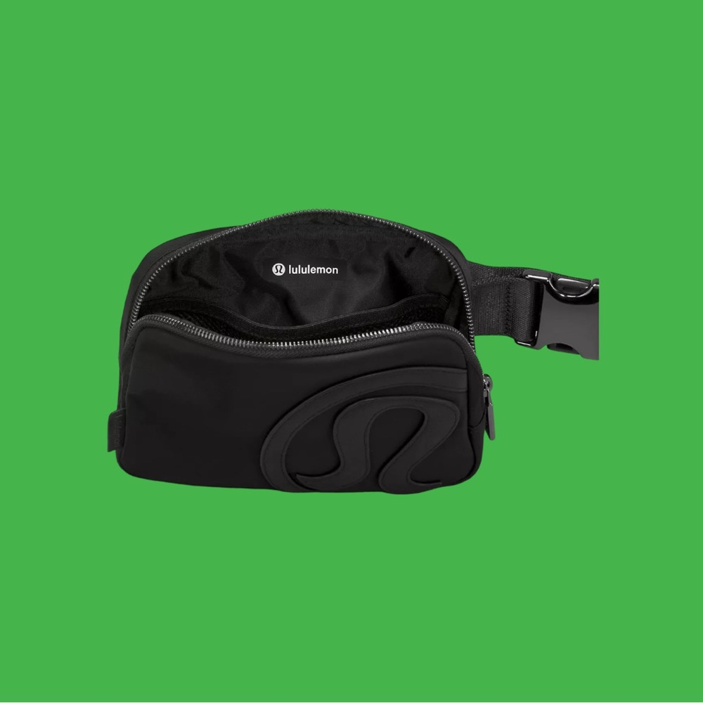 SOLD.  Lululemon MONOGRAMMED LOGO everywhere Belt bag Black/Black NWT - Picture 4 of 9